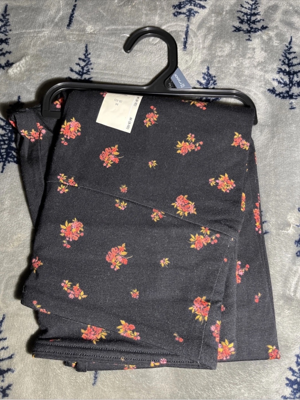 Women’s Leggings Size Medium No Boundaries Black Floral NWT